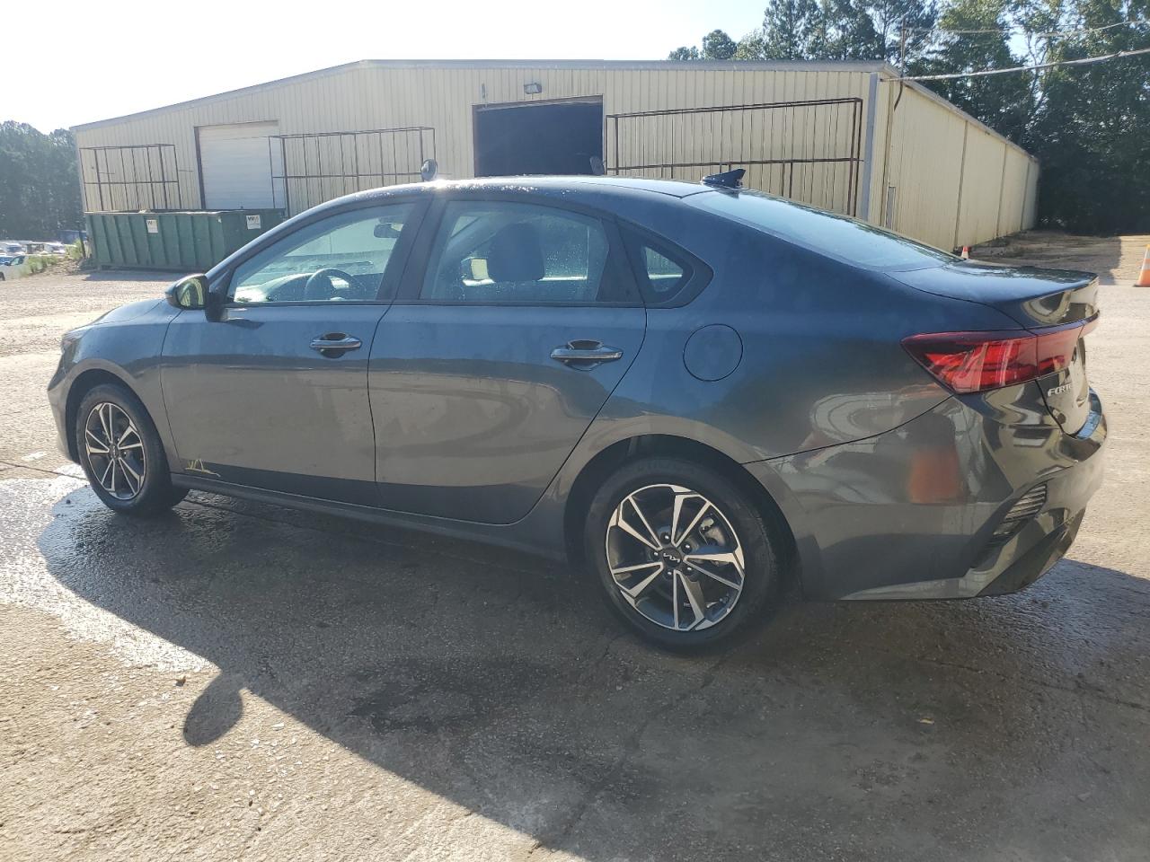 3KPF24AD1RE778826 Kia Forte LX 2