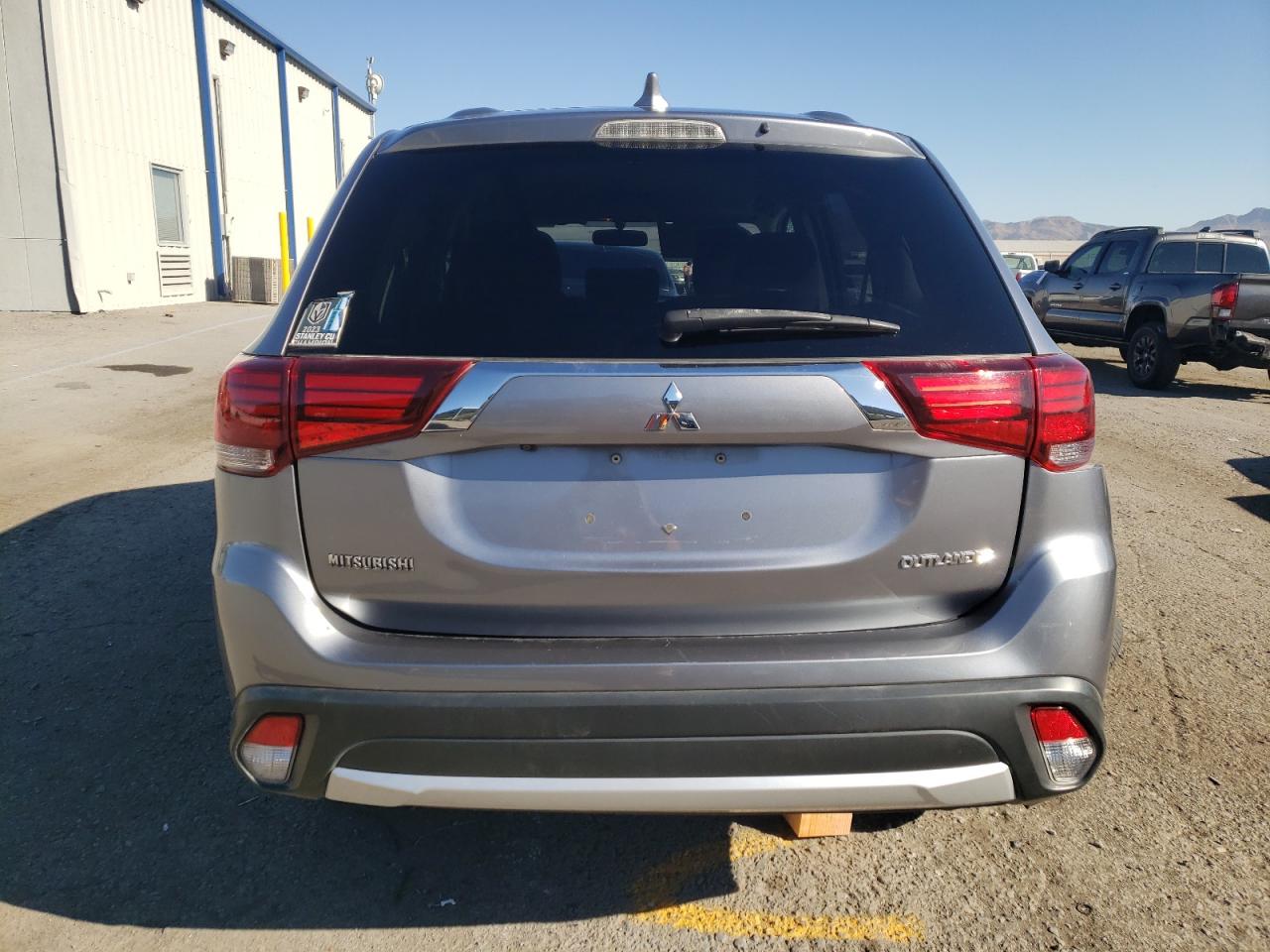 JA4AD2A38HZ040731 2017 Mitsubishi Outlander Es