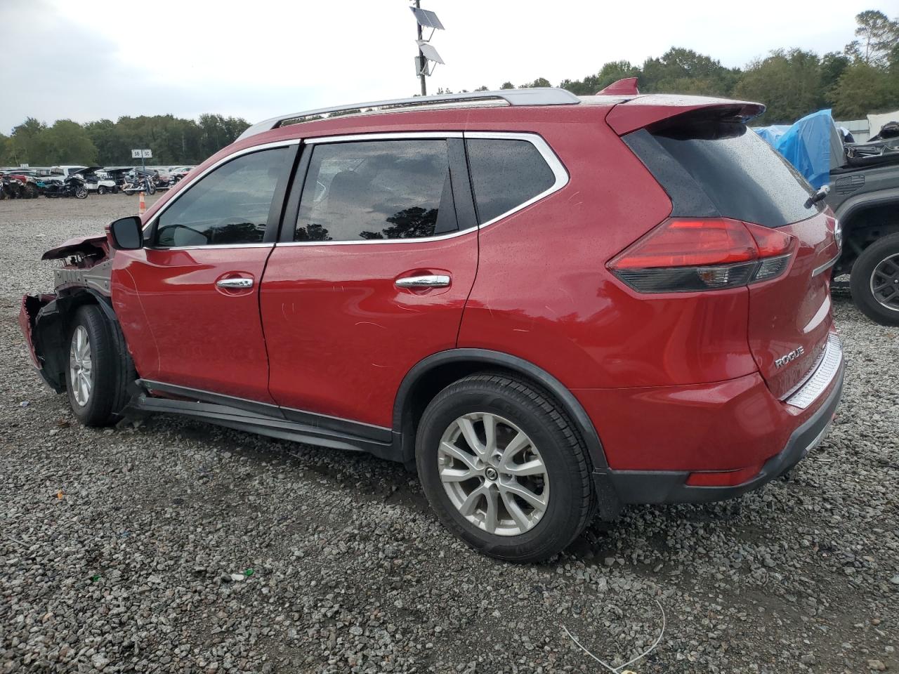 JN8AT2MT5HW391090 2017 NISSAN ROGUE - Image 2