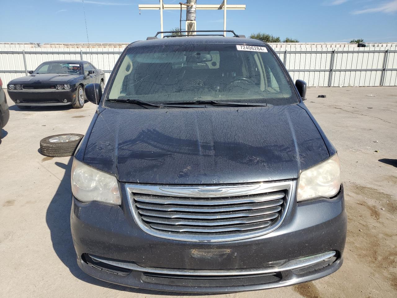 2014 Chrysler Town & Country - Image 5