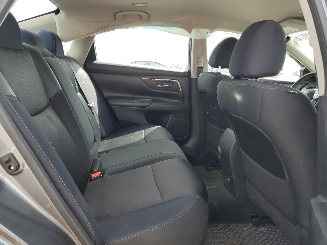 2017 Nissan Altima - Image 10