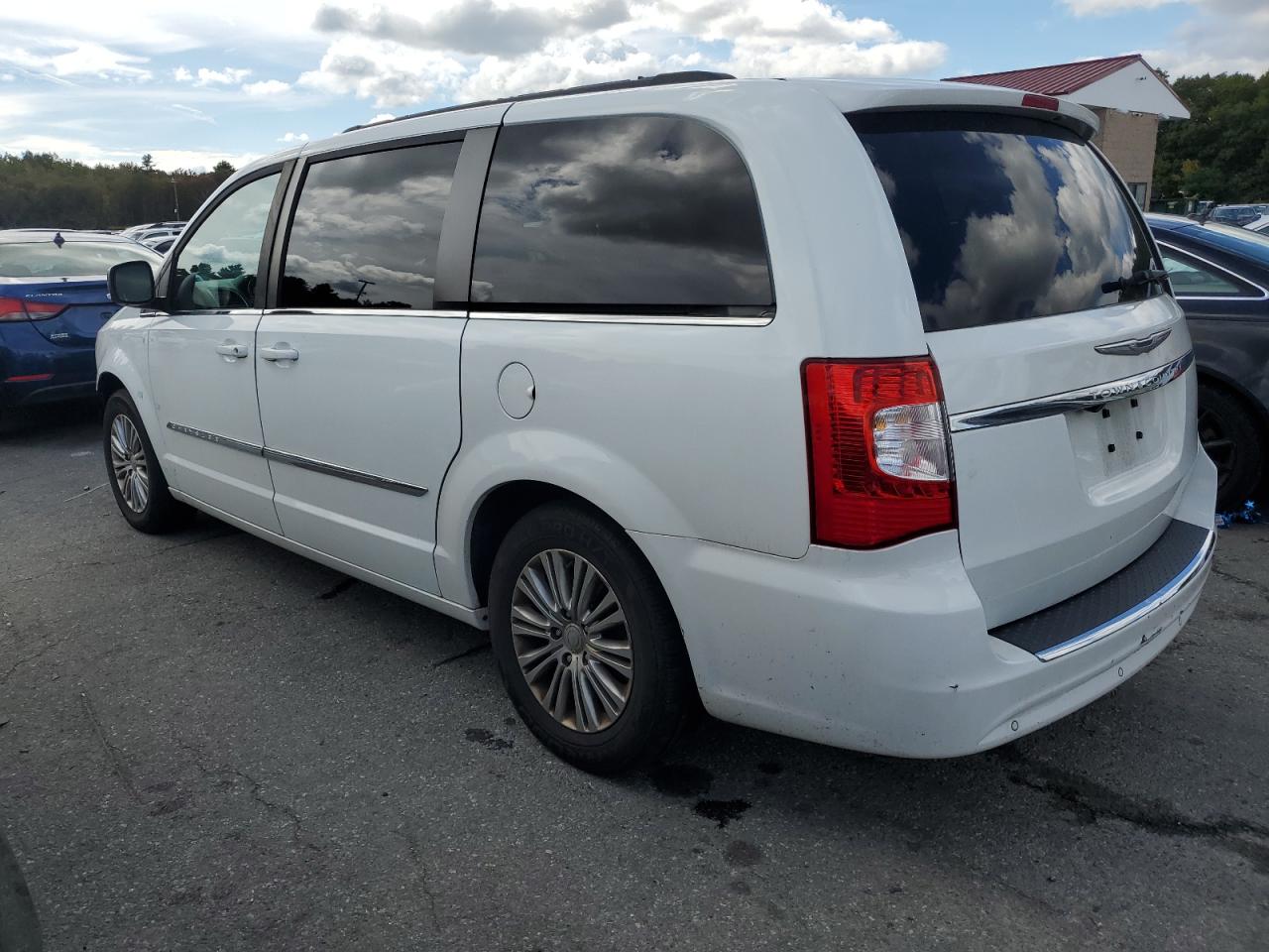 2014 Chrysler Town & Country - Image 2