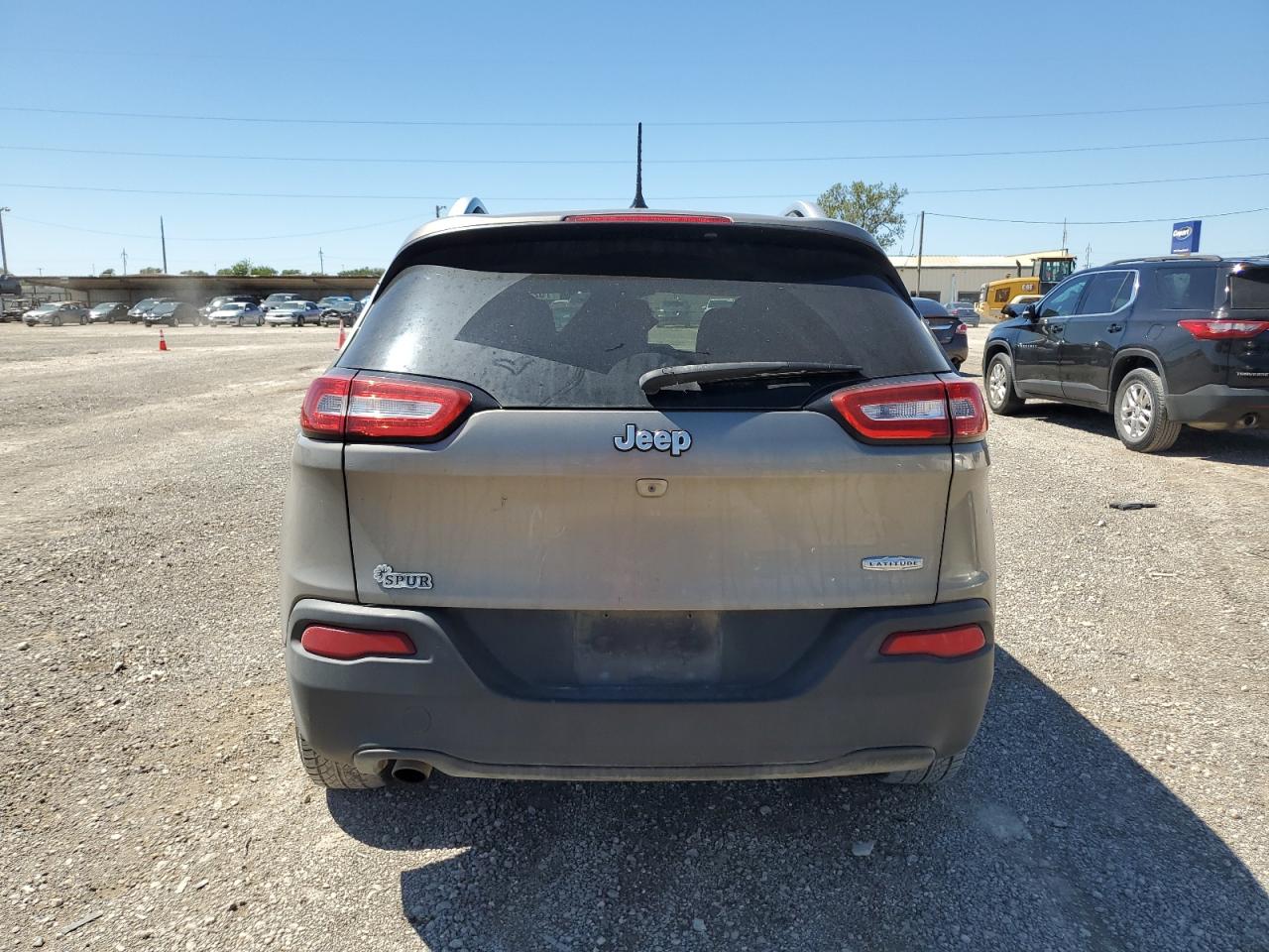 1C4PJLCB8JD574396 2018 Jeep Cherokee Latitude