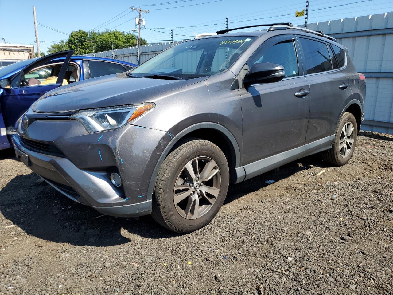 2T3RFREV0JW750803 2018 TOYOTA RAV 4 - Image 1