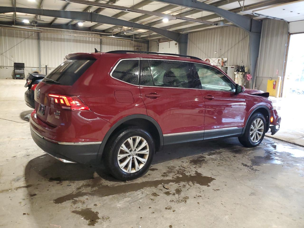 3VV2B7AX8JM029768 2018 Volkswagen Tiguan Se