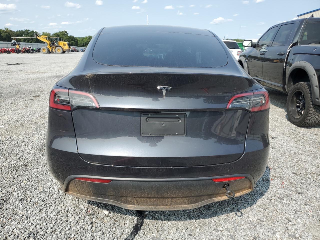 2024 Tesla Model Y VIN: 7SAYGDEDXRF098909 Lot: 69409034