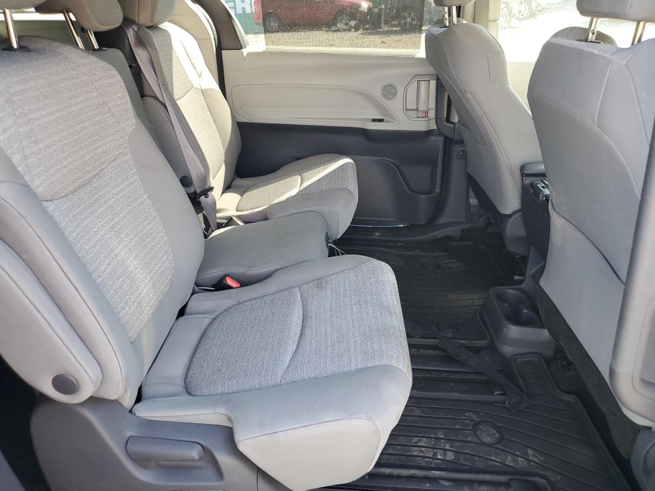 2021 Toyota Sienna Le VIN: 5TDKSKFC1MS040218 Lot: 71152054