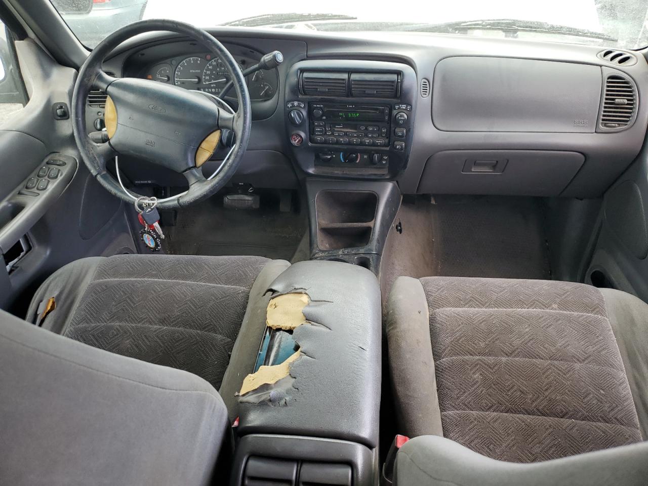 2000 Ford Explorer - Image 8