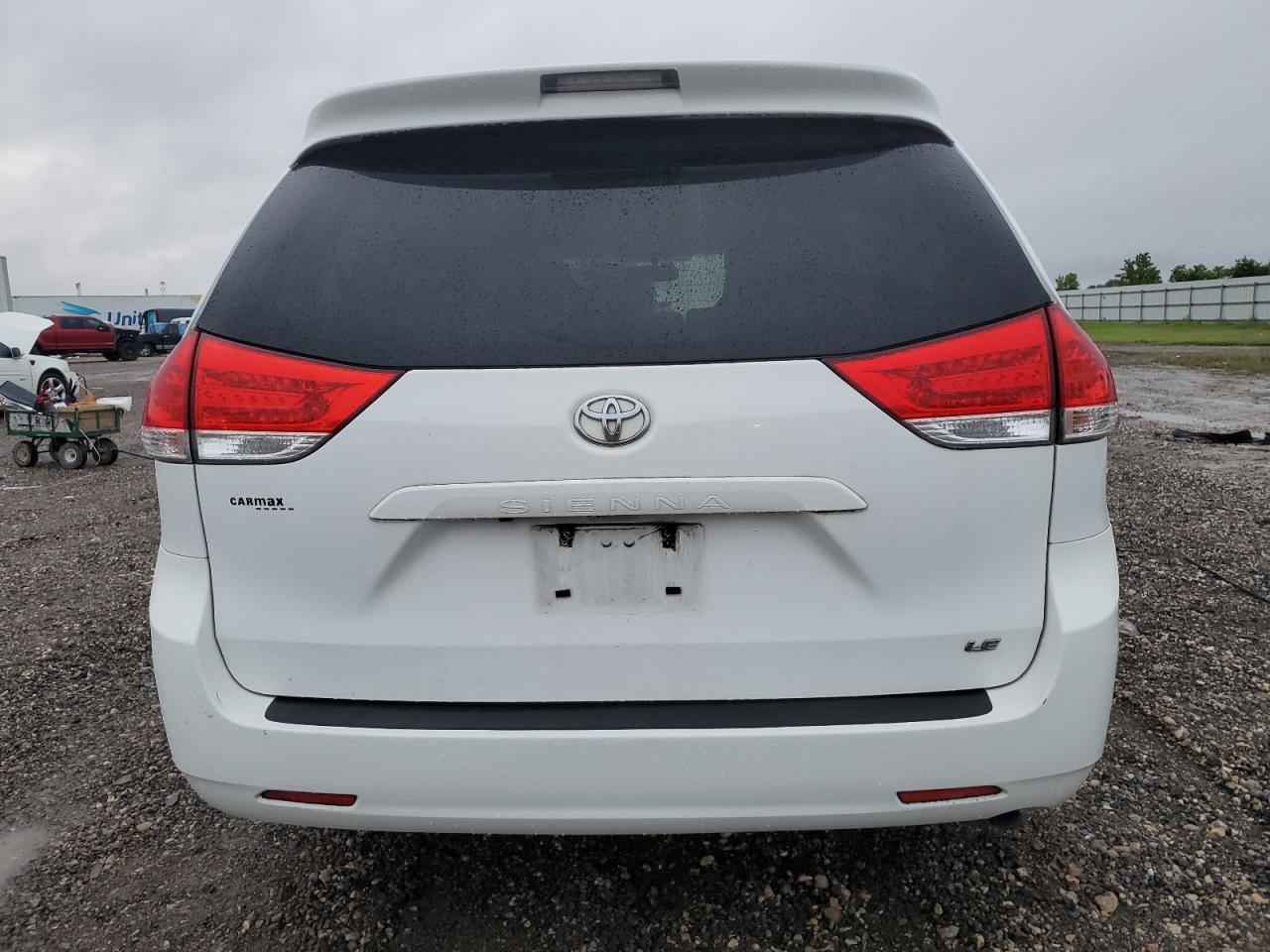 2011 Toyota Sienna - Image 6