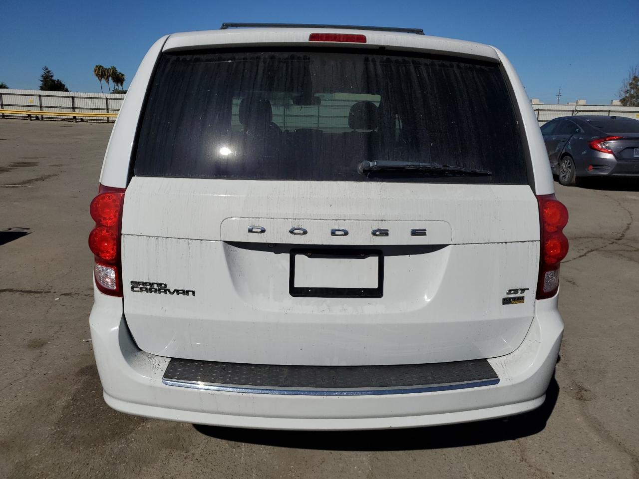 2018 Dodge Caravan - Image 6