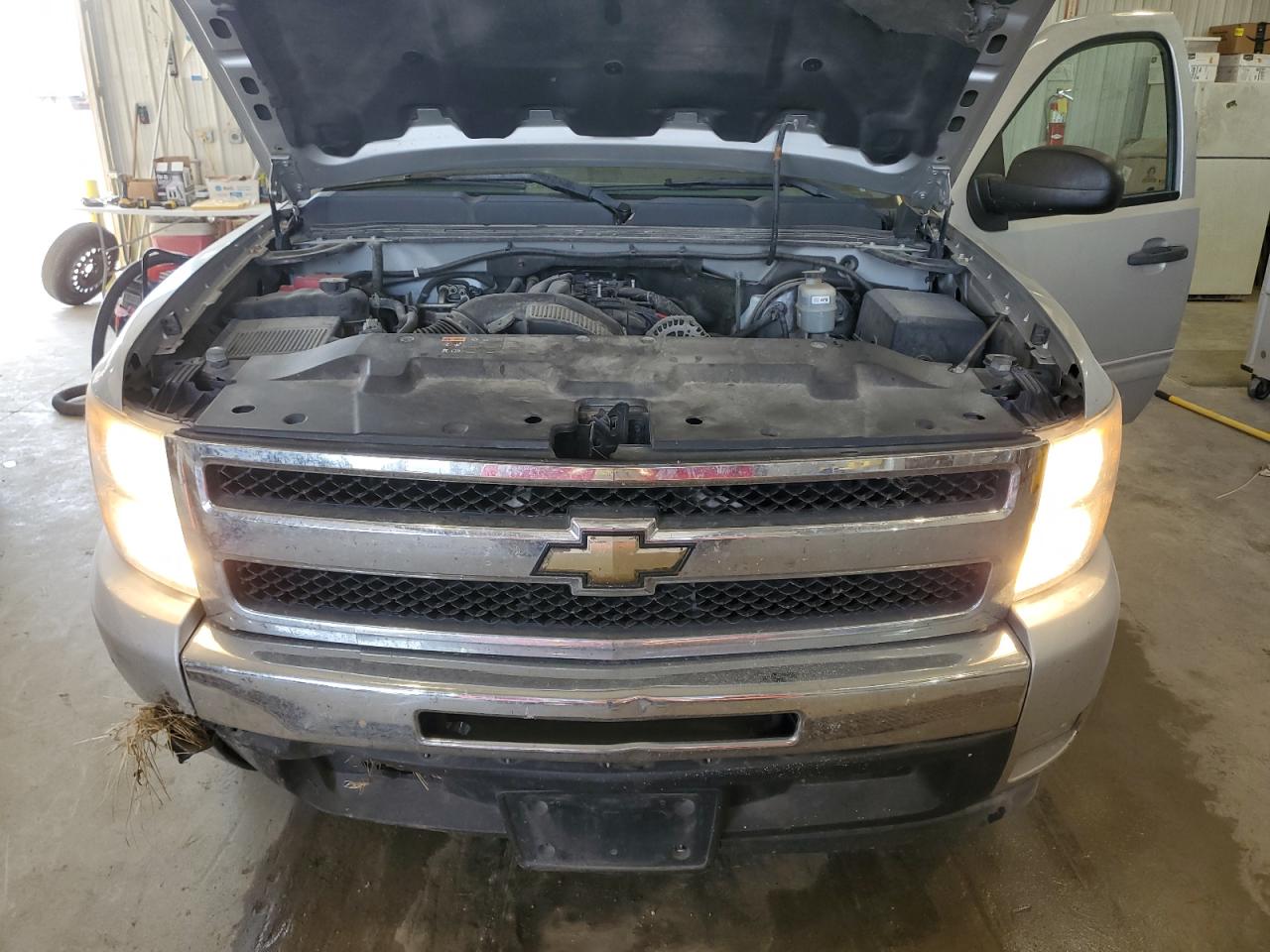 1GCRCSE01BZ381598 2011 Chevrolet Silverado C1500 Lt