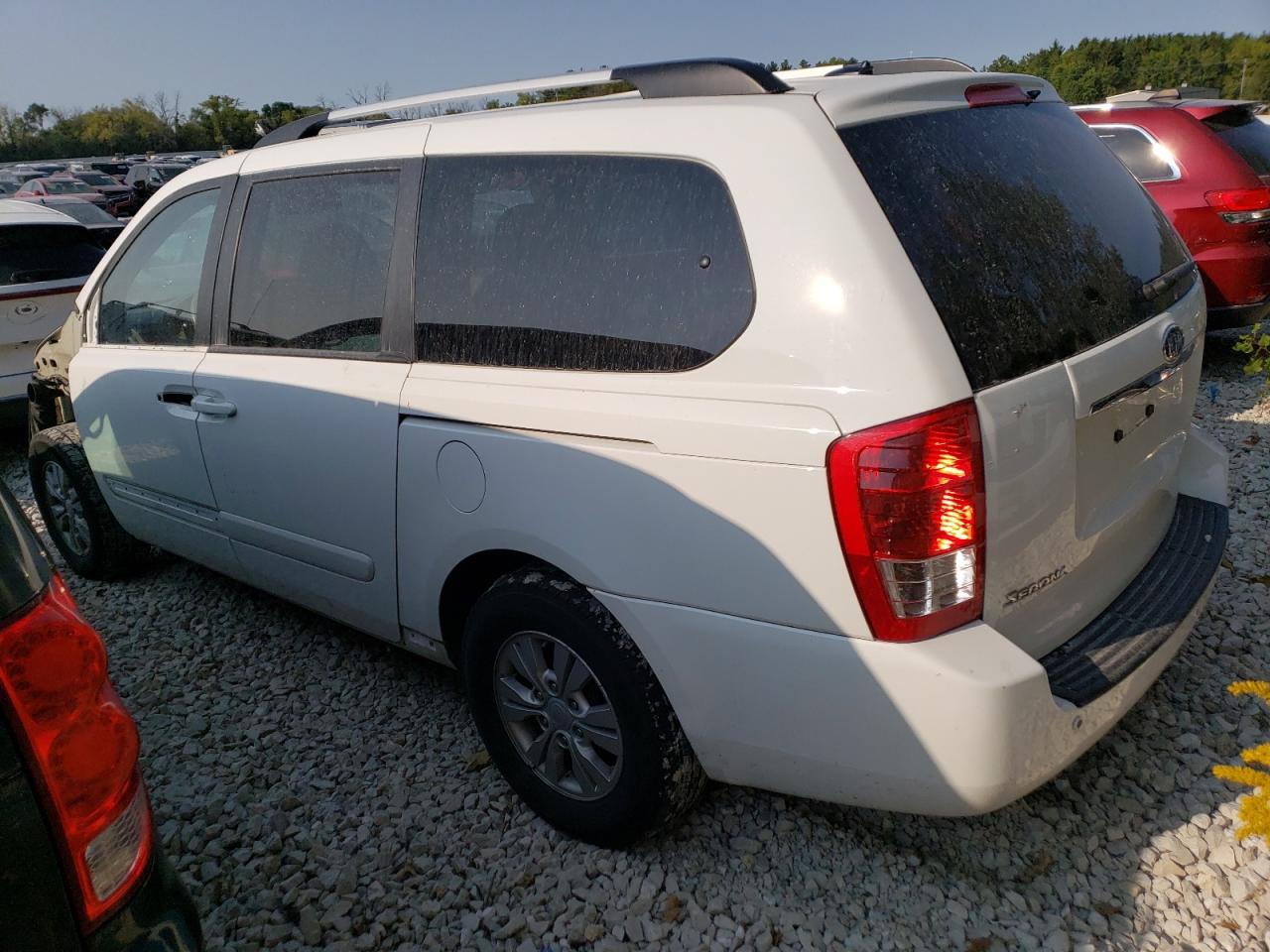 2012 Kia Sedona - Image 2