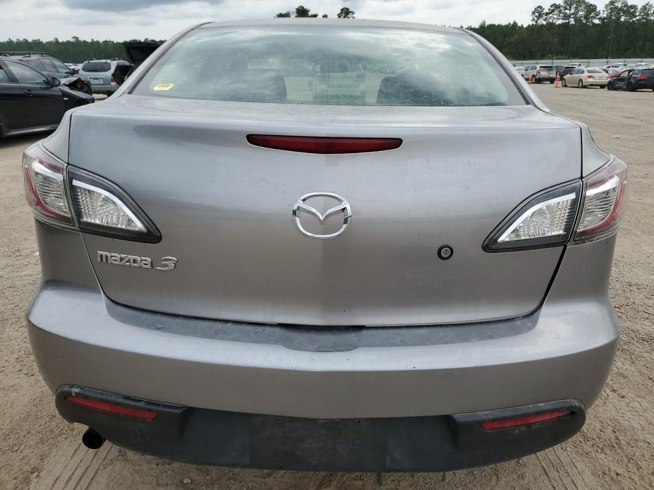 JM1BL1UF0B1380085 2011 Mazda 3 I