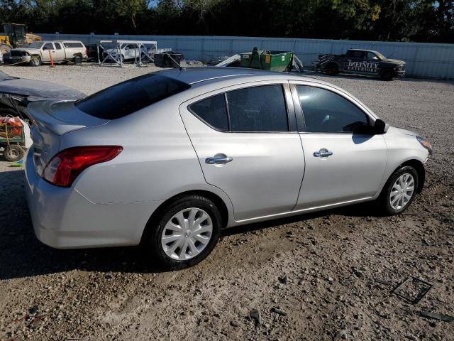  NISSAN VERSA 2019 Сріблястий