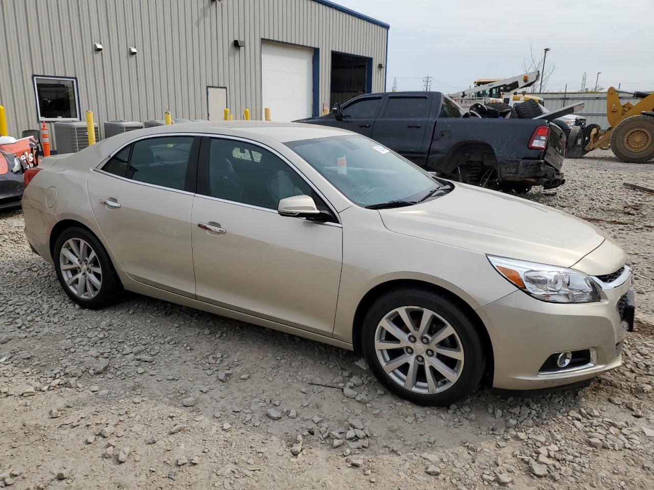 VIN 1G11F5SL3FF311458 2015 CHEVROLET MALIBU no.4