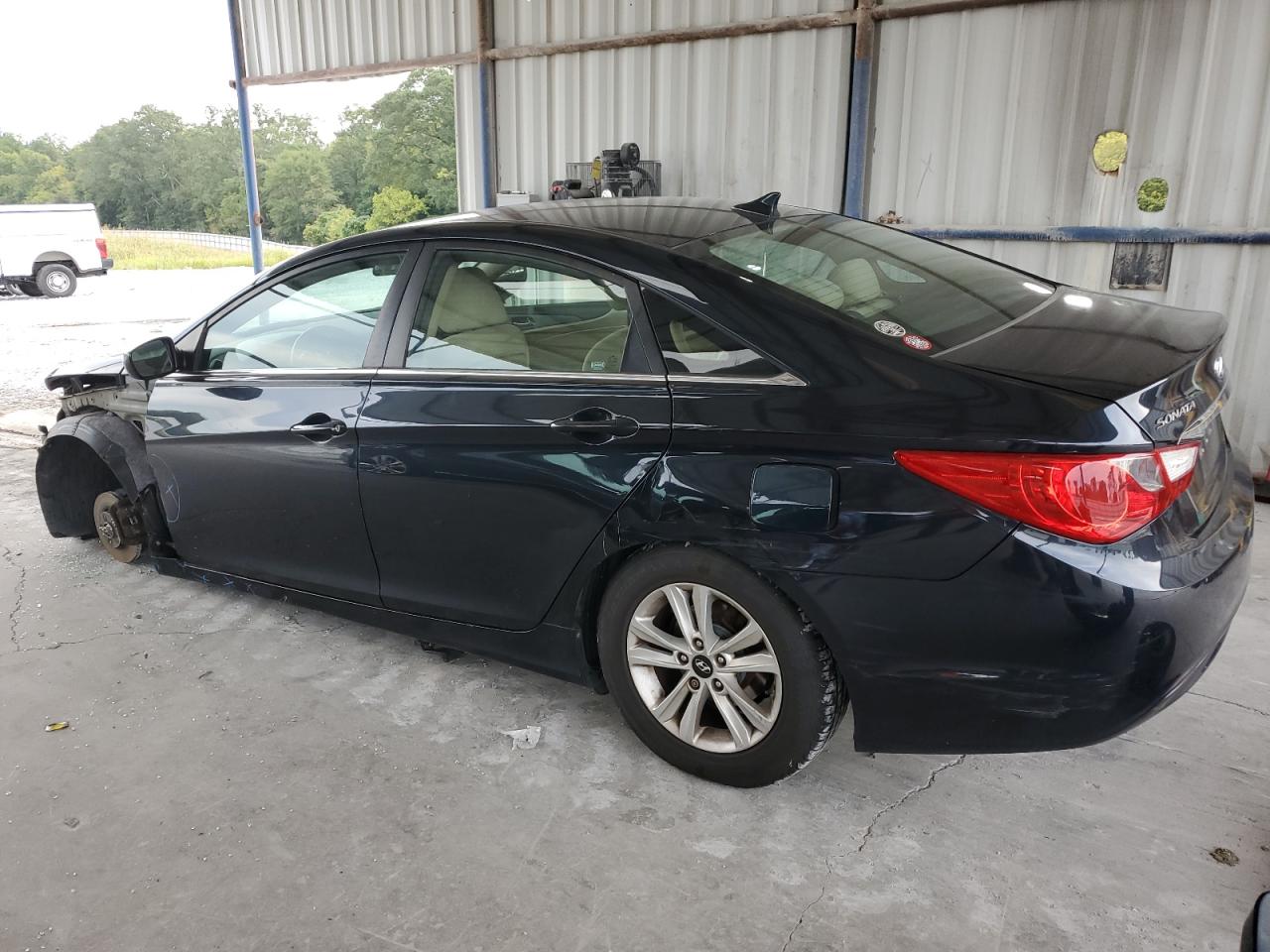 2011 Hyundai Sonata - Image 2