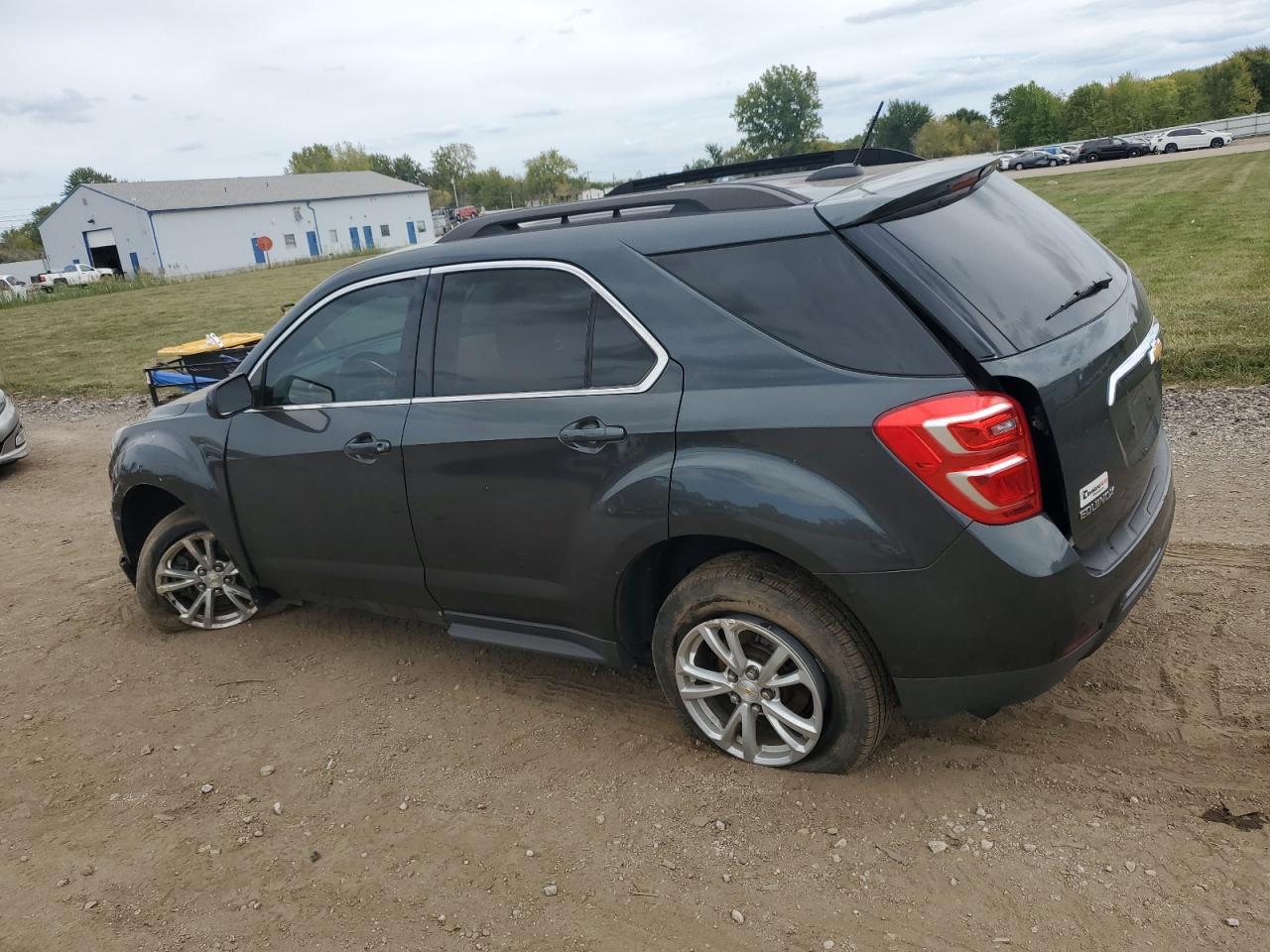 2GNALCEK7H1589613 2017 CHEVROLET EQUINOX - Image 2