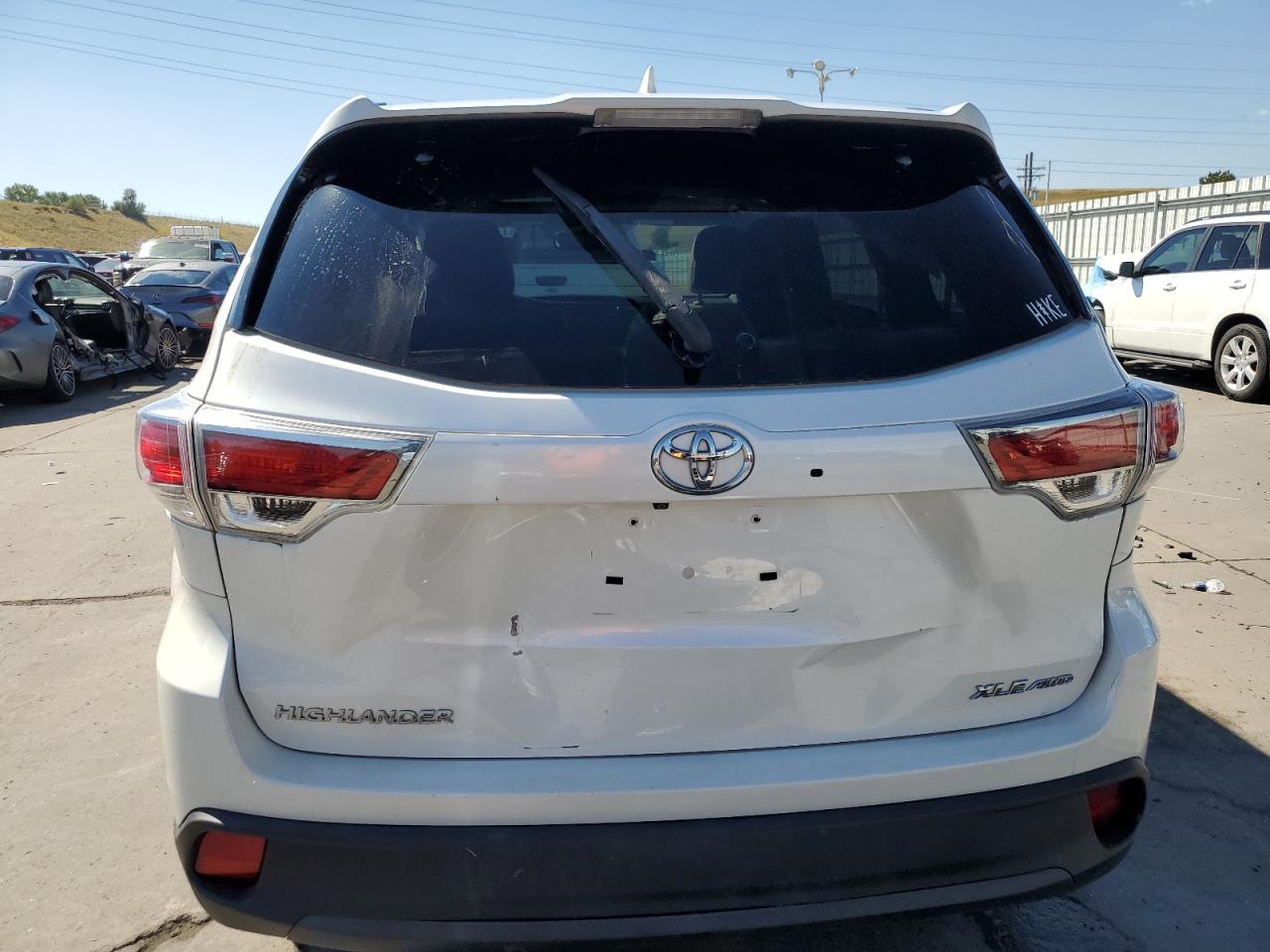 5TDJKRFHXES043975 2014 Toyota Highlander Xle