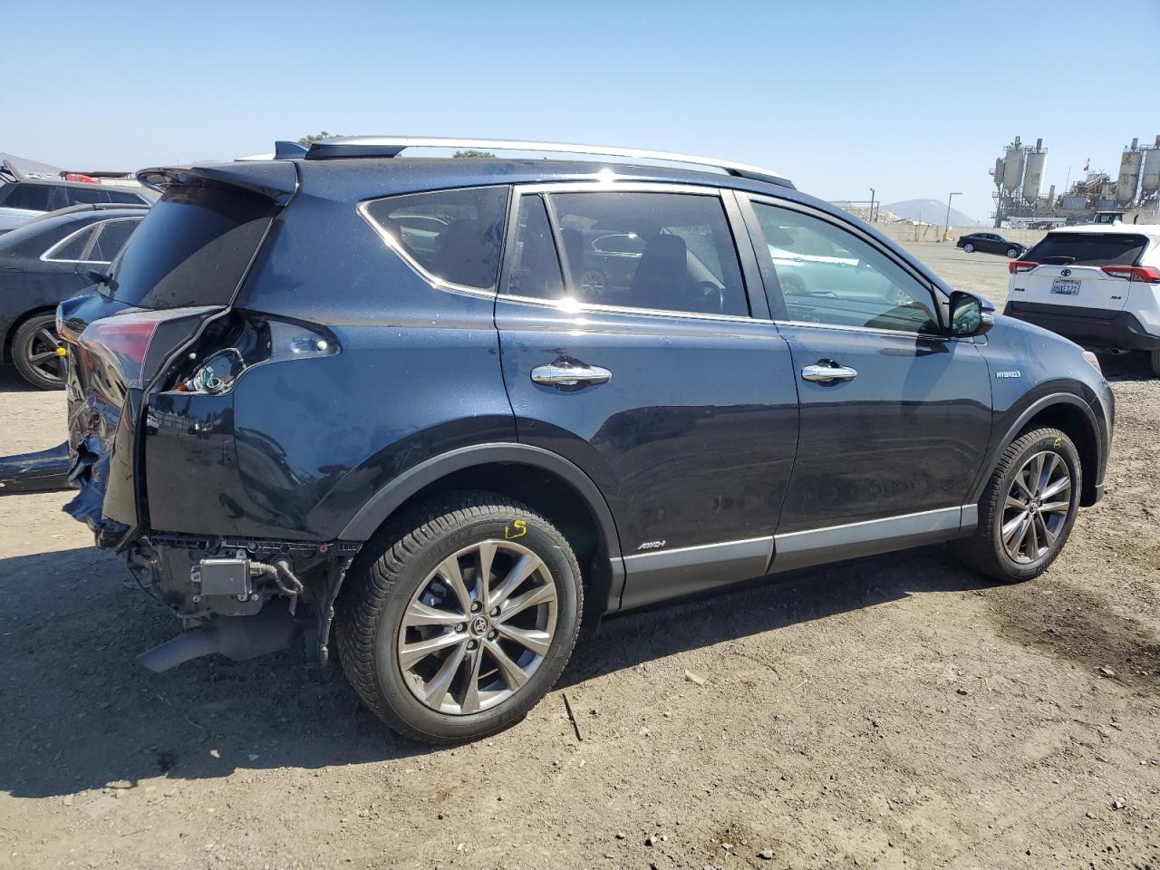 VIN JTMDJREV0HD117170 2017 TOYOTA RAV4 no.3