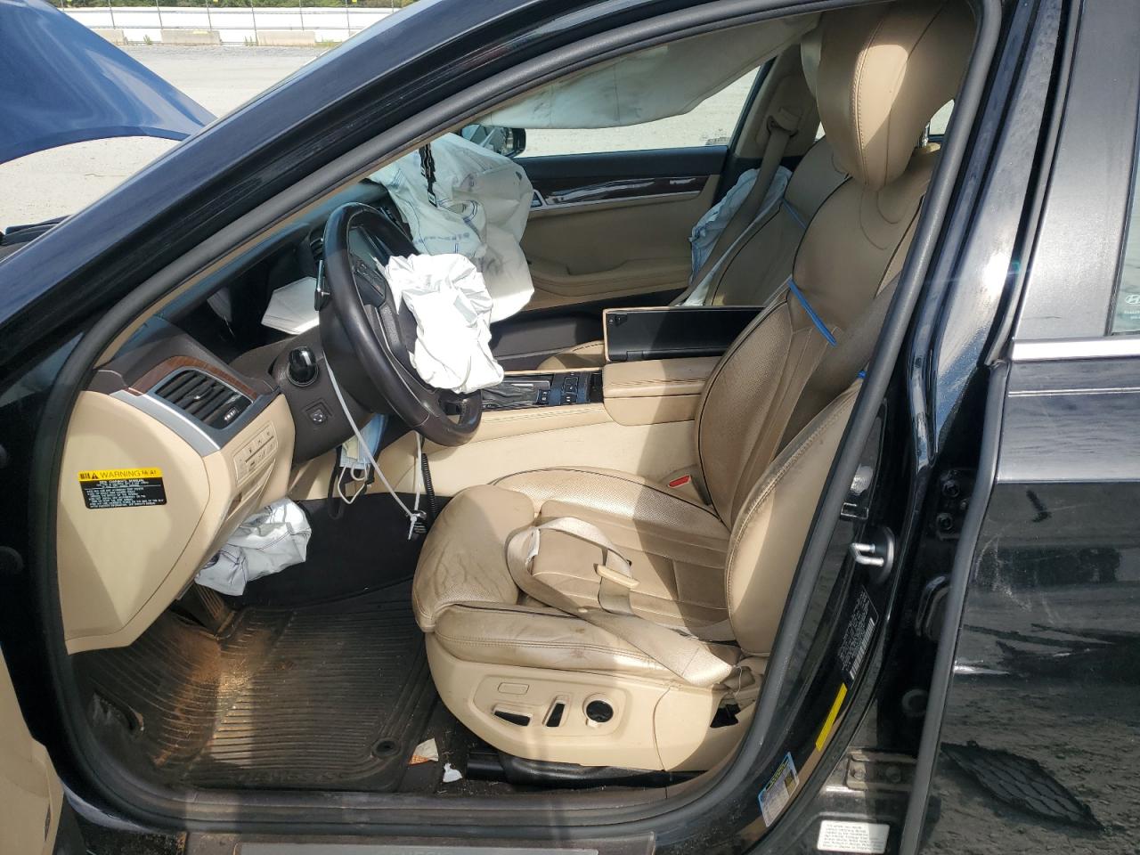 2015 Hyundai Genesis 3.8L VIN: KMHGN4JE7FU065197 Lot: 71157304