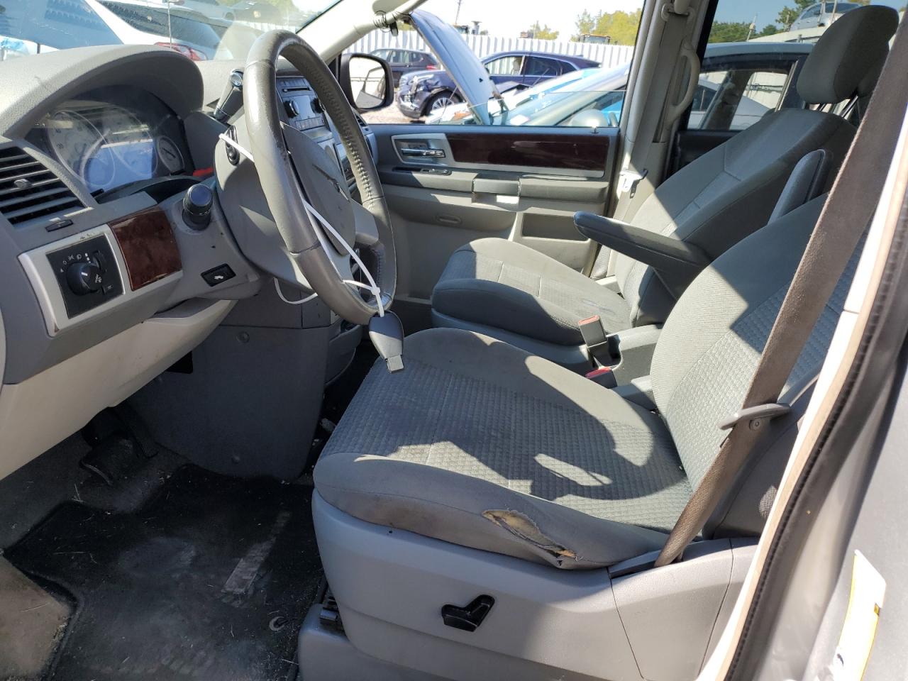 2010 Chrysler Town & Country Touring VIN: 2A4RR5D17AR437170 Lot: 70281564