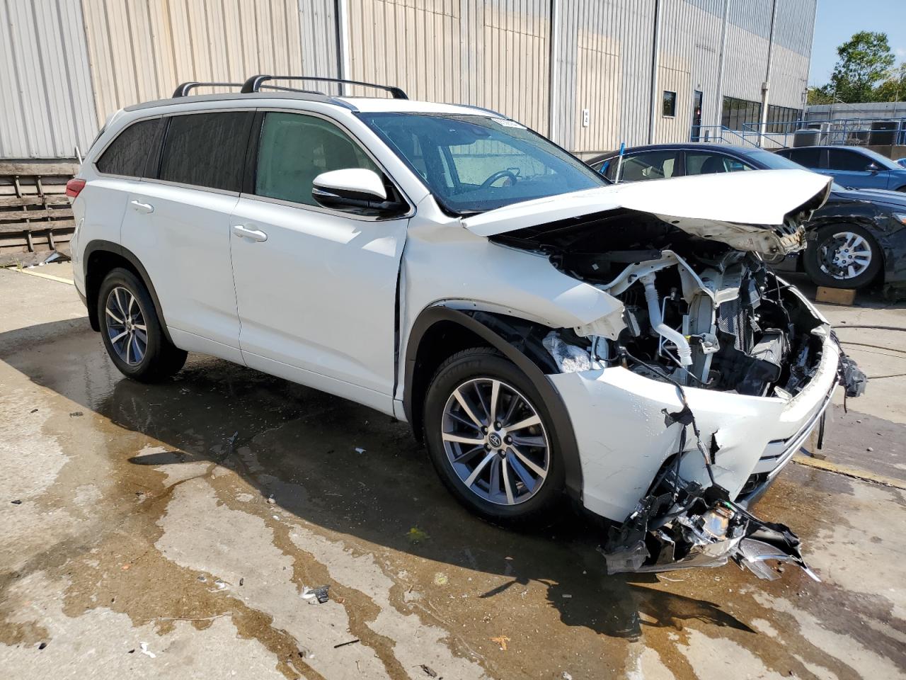 2017 Toyota Highlander - Image 4