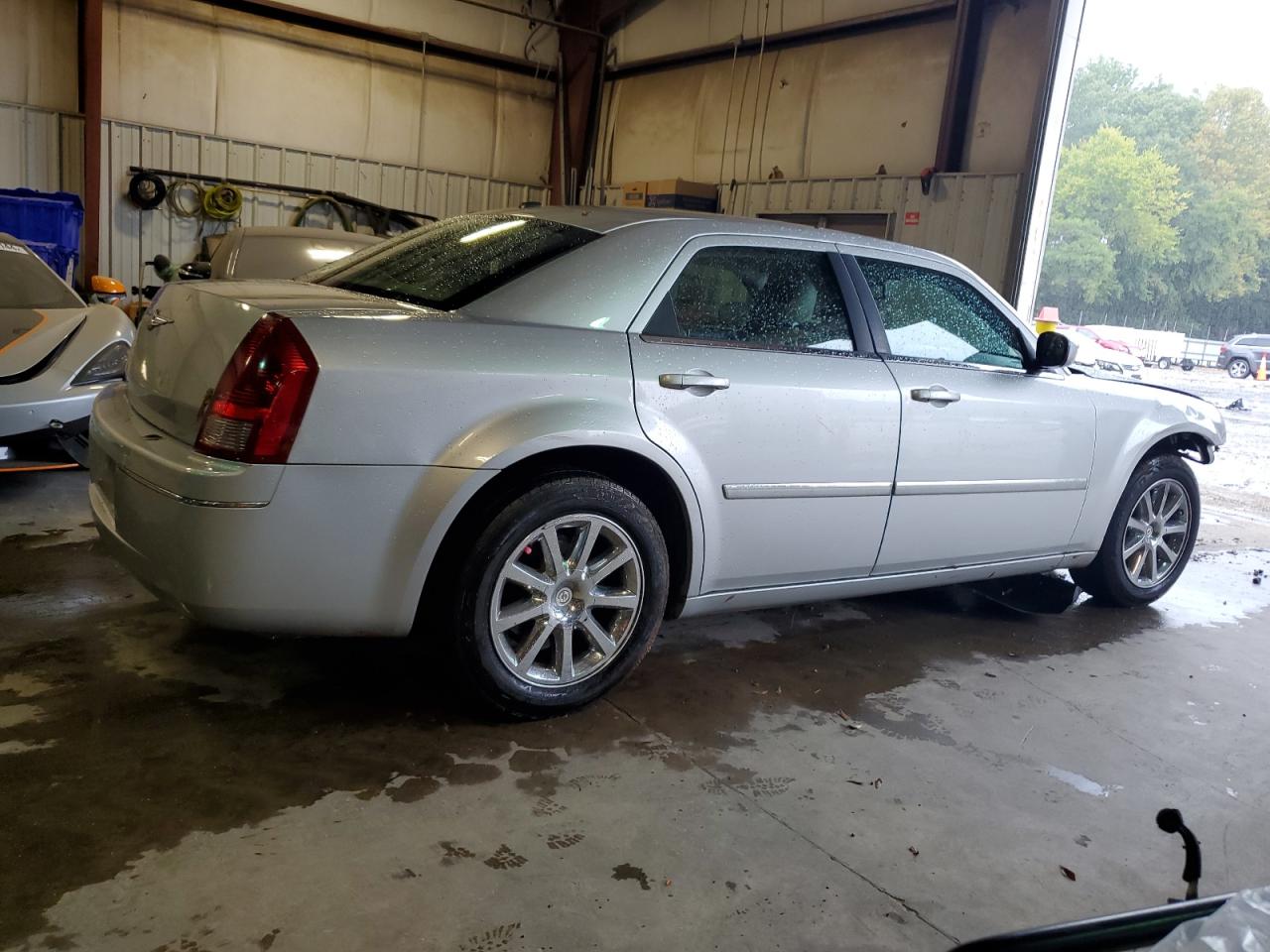 2007 Chrysler 300 Touring VIN: 2C3KA53G47H811161 Lot: 73389694