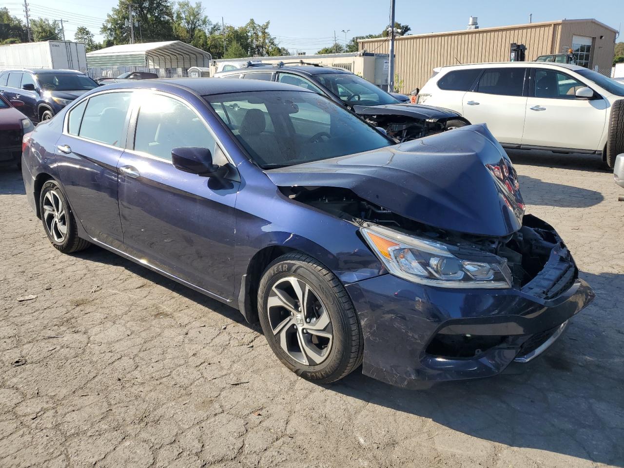 VIN 1HGCR2F32HA005417 2017 HONDA ACCORD no.4