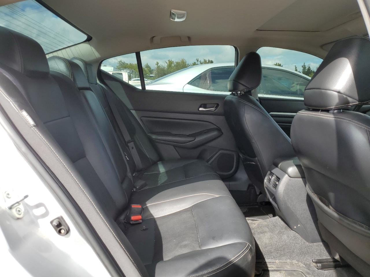2019 Nissan Altima - Image 10