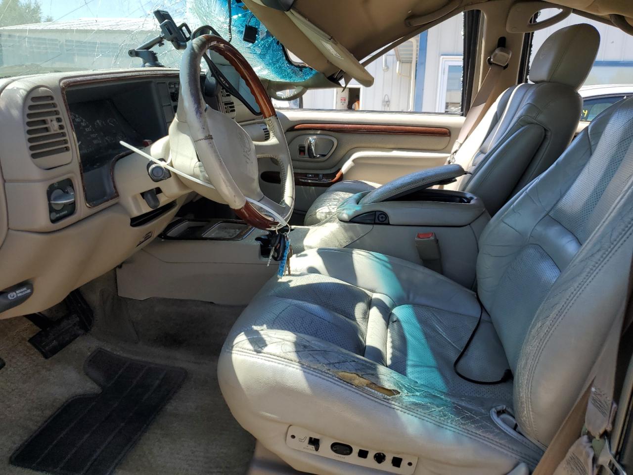 1GYEK63R0YR225775 2000 Cadillac Escalade Luxury