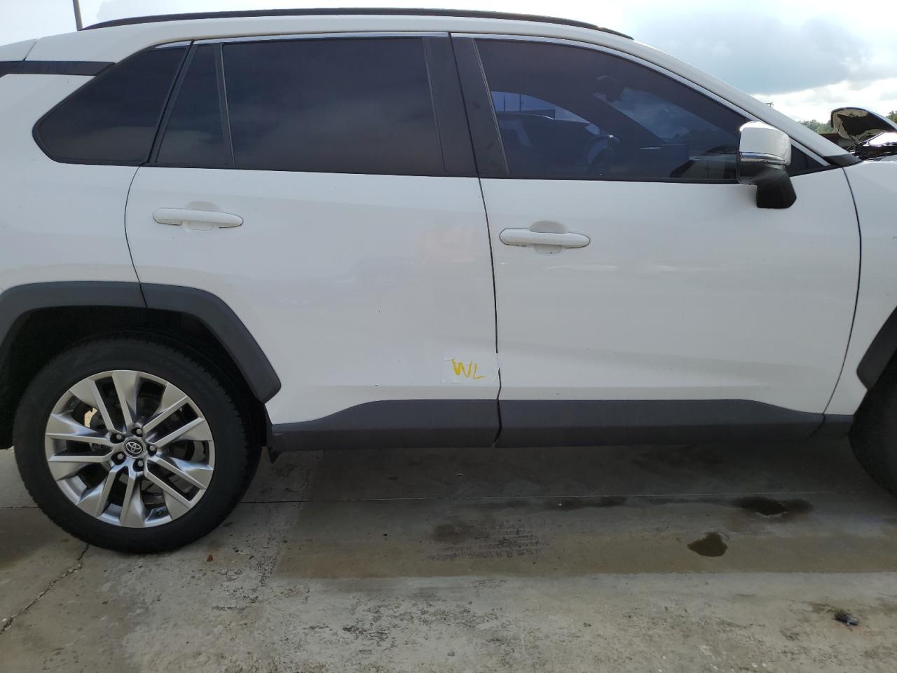 2T3C1RFVXKW006596 2019 Toyota Rav4 Xle Premium