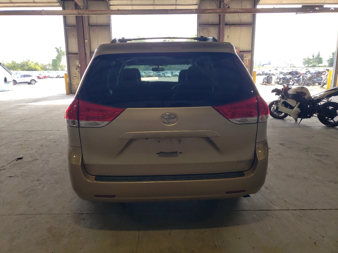 5TDYK3DCXBS007251 2011 Toyota Sienna Xle