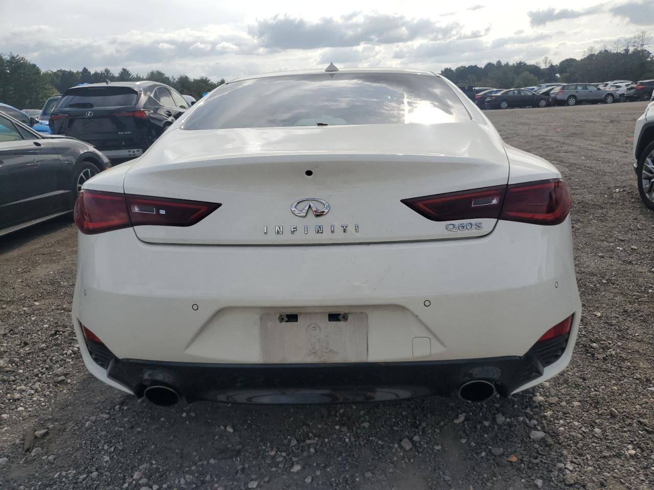 JN1EV7EKXHM363553 2017 Infiniti Q60 Premium