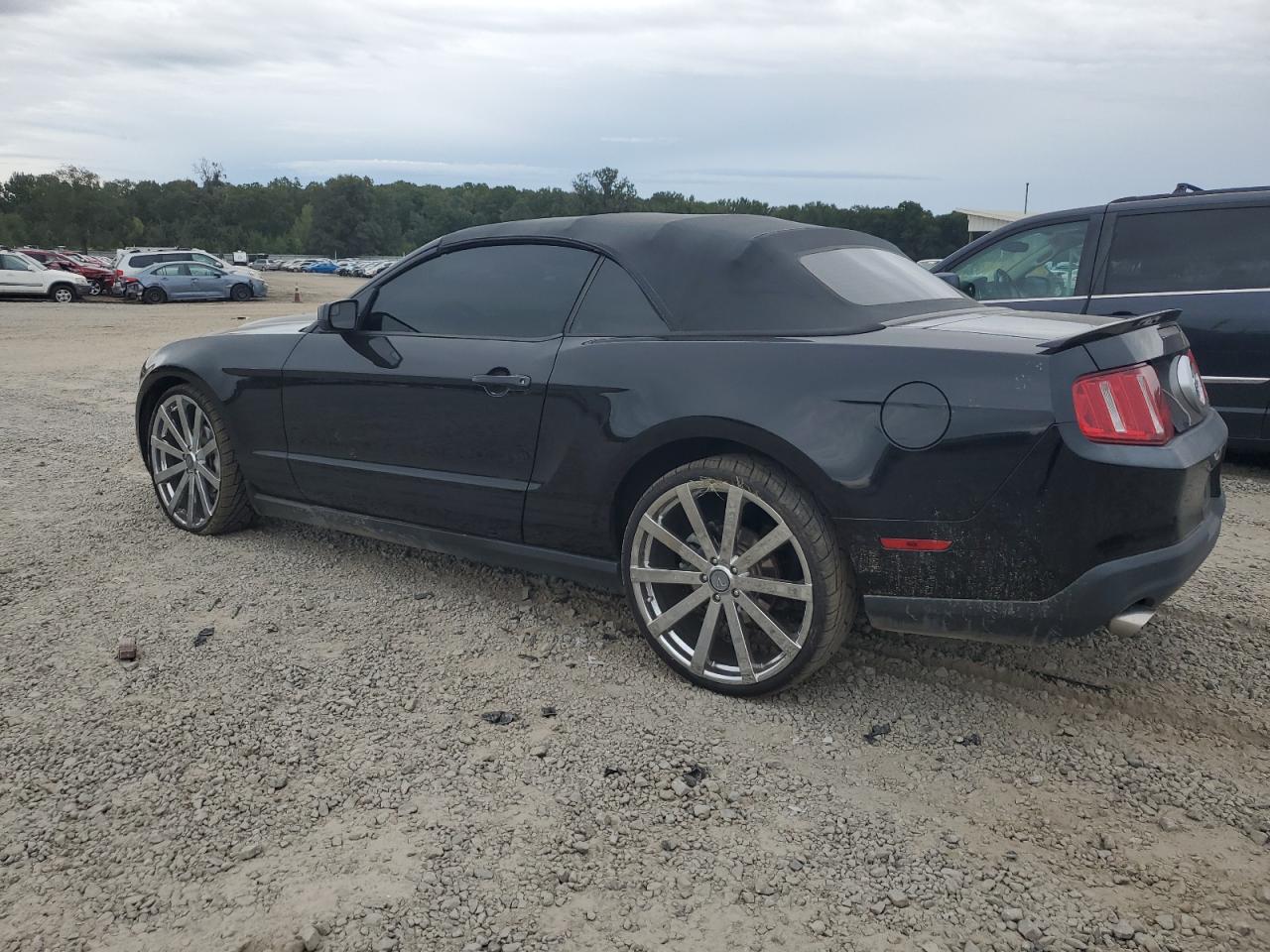 2011 Ford Mustang - Image 2