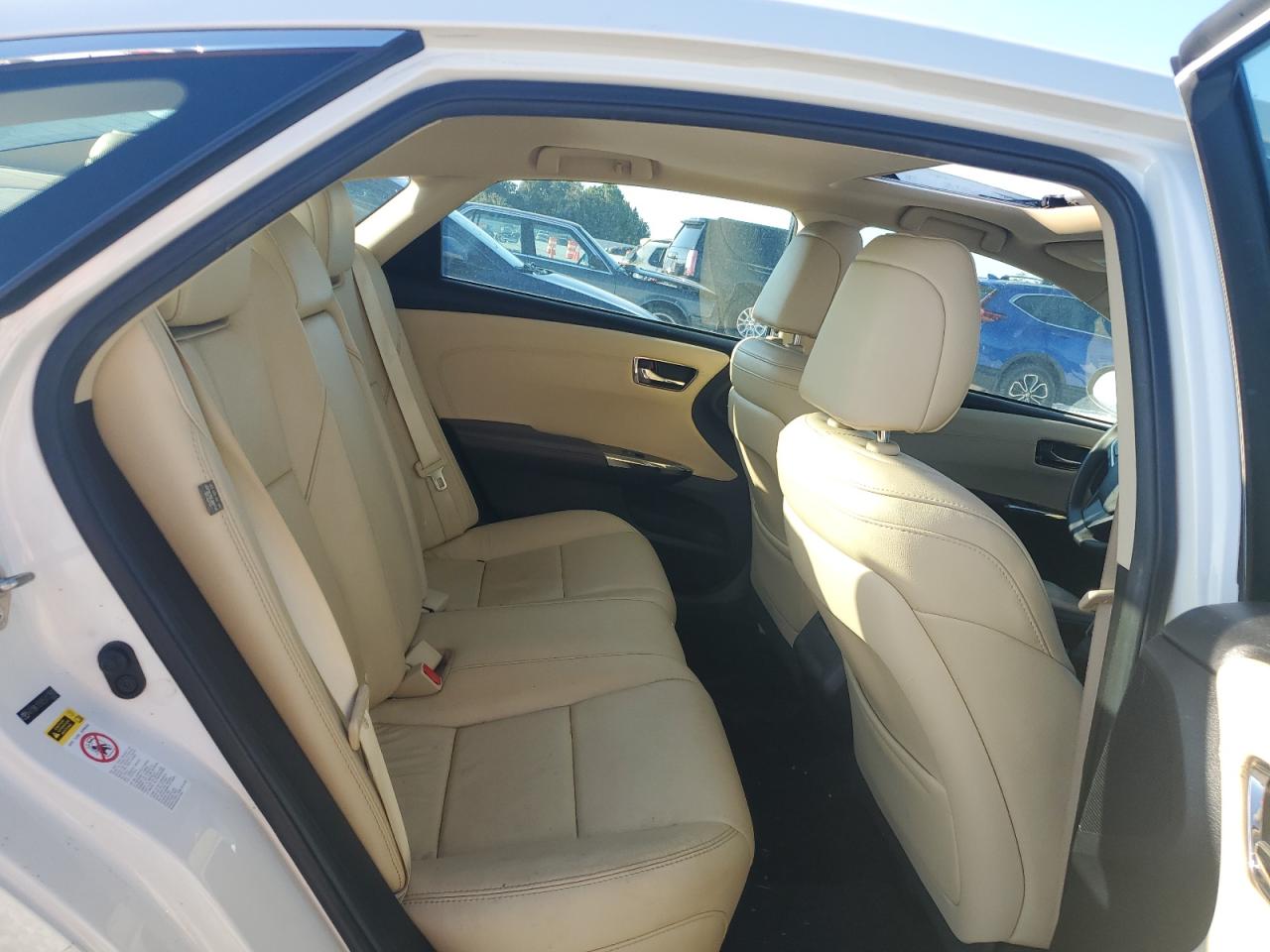 2014 Toyota Avalon - Image 10