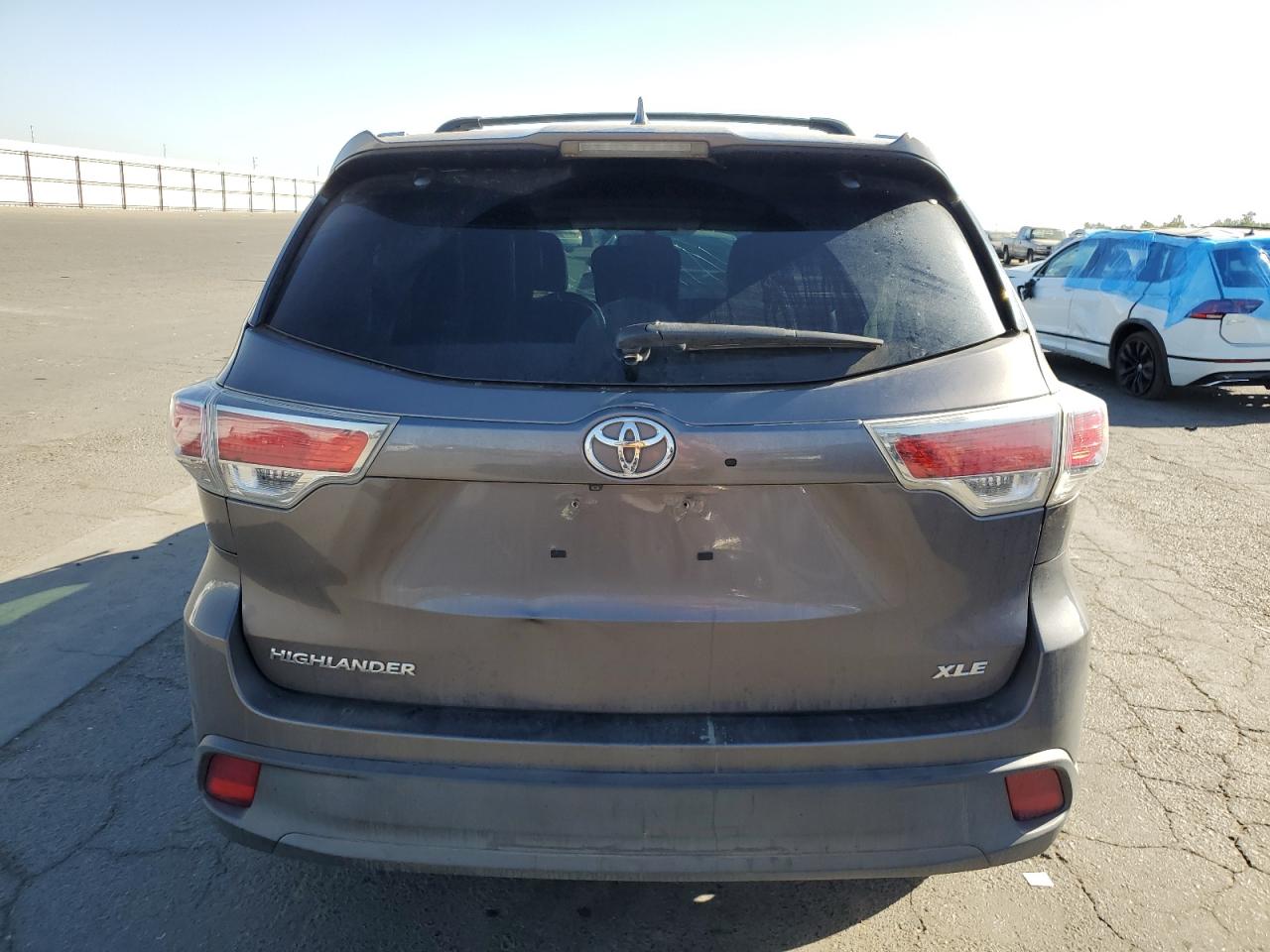 5TDKKRFH1GS180827 2016 Toyota Highlander Xle