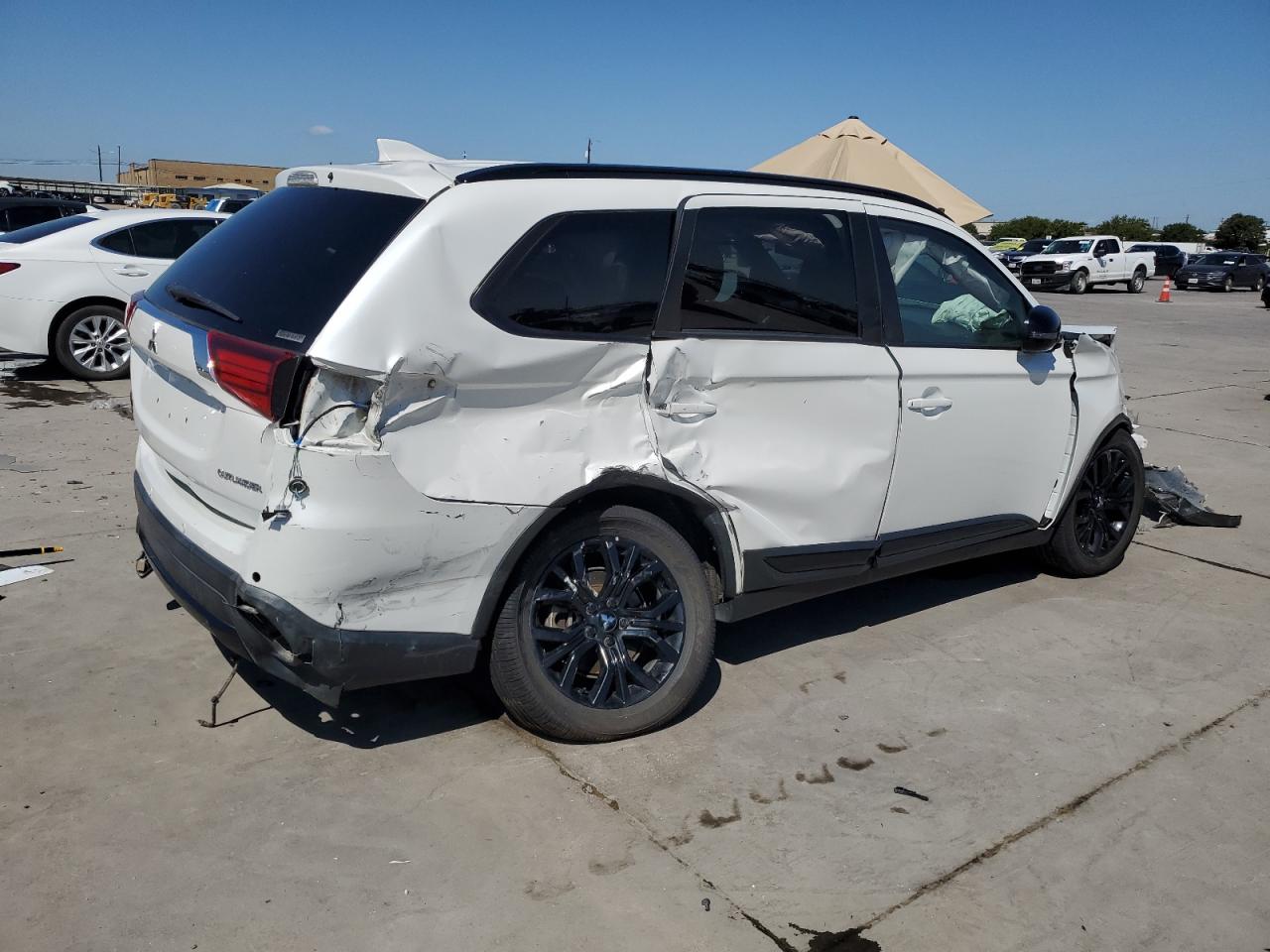 2018 Mitsubishi Outlander - Image 3