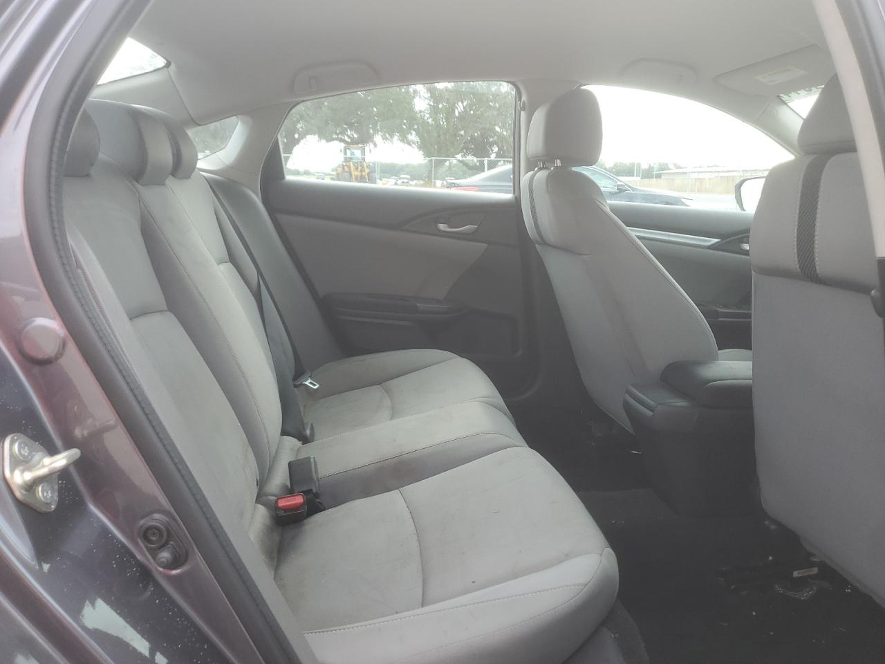 19XFC2F57HE052096 2017 Honda Civic Lx