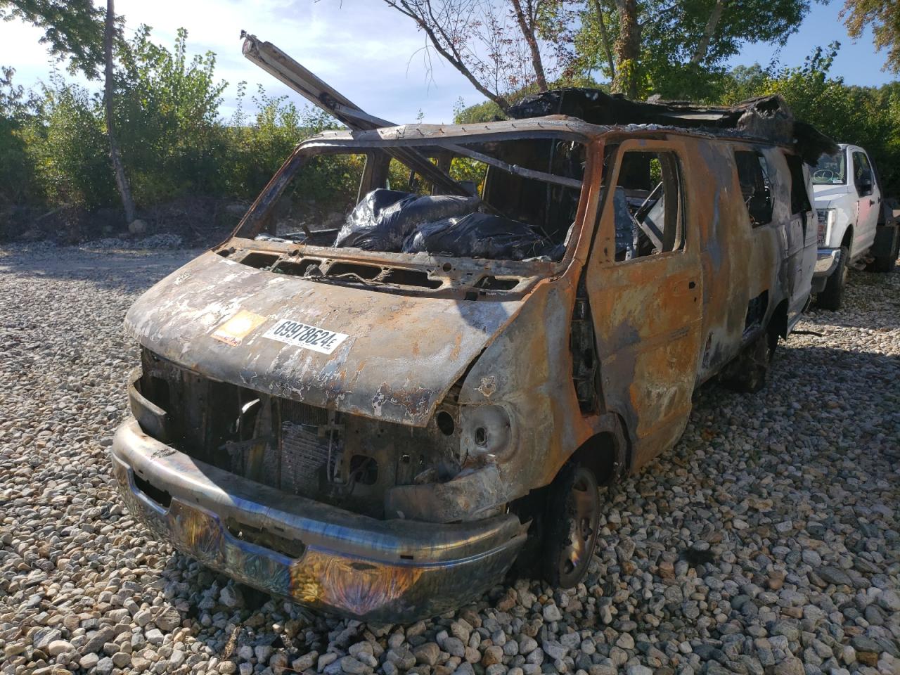 West Warren, MA에서 판매 중인 2002 Dodge Ram Van B3500 - Burn