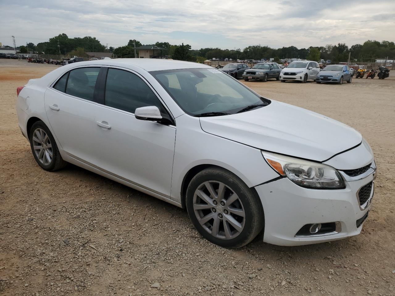 VIN 1G11E5SL5EU130990 2014 CHEVROLET MALIBU no.4