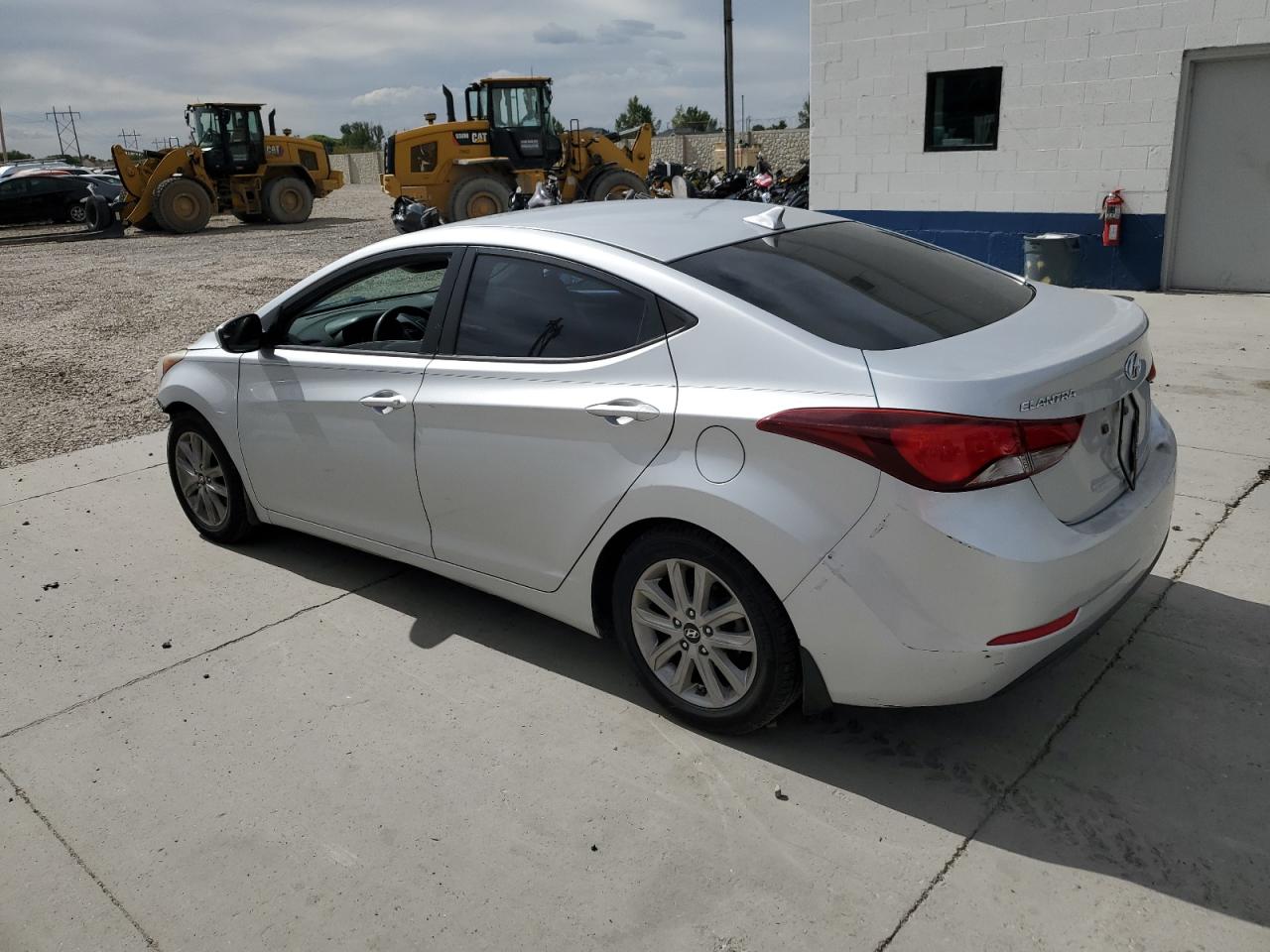 KMHDH4AE0FU389389 2015 HYUNDAI ELANTRA - Image 2