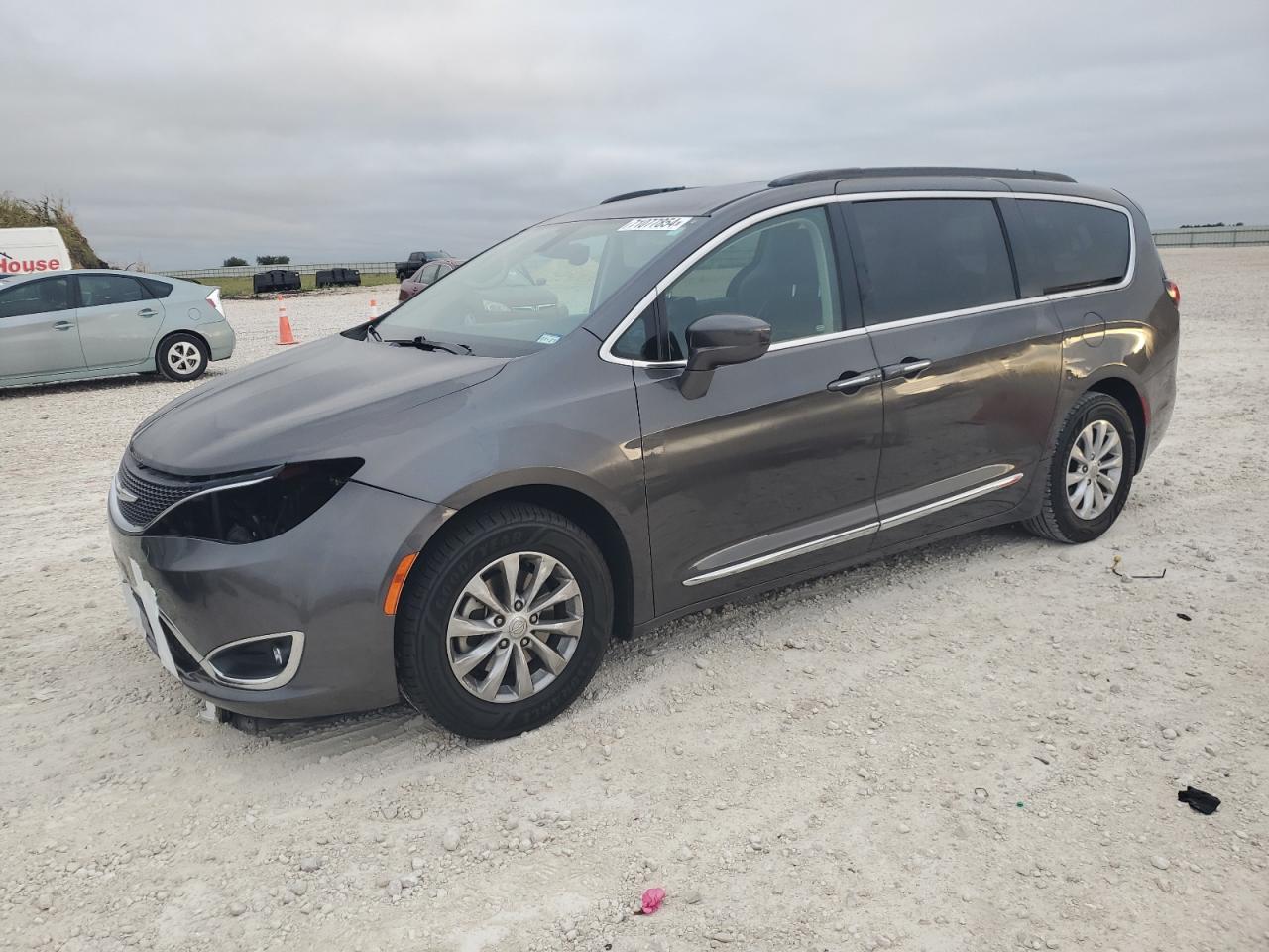 2C4RC1BG0HR823852 2017 CHRYSLER PACIFICA - Image 1