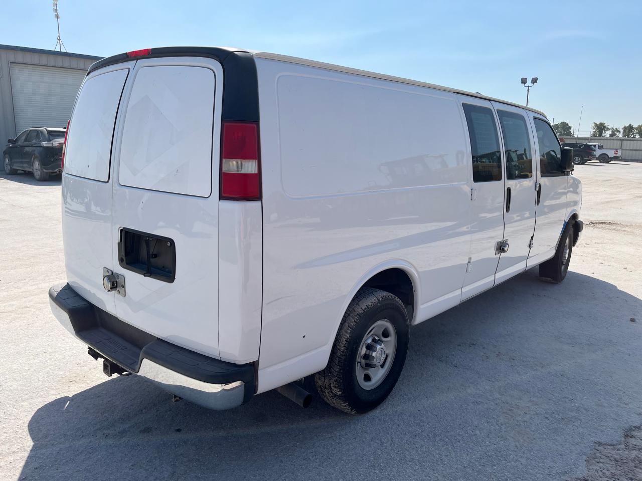 VIN 1GCWGGCG1E1202998 2014 CHEVROLET EXPRESS no.3