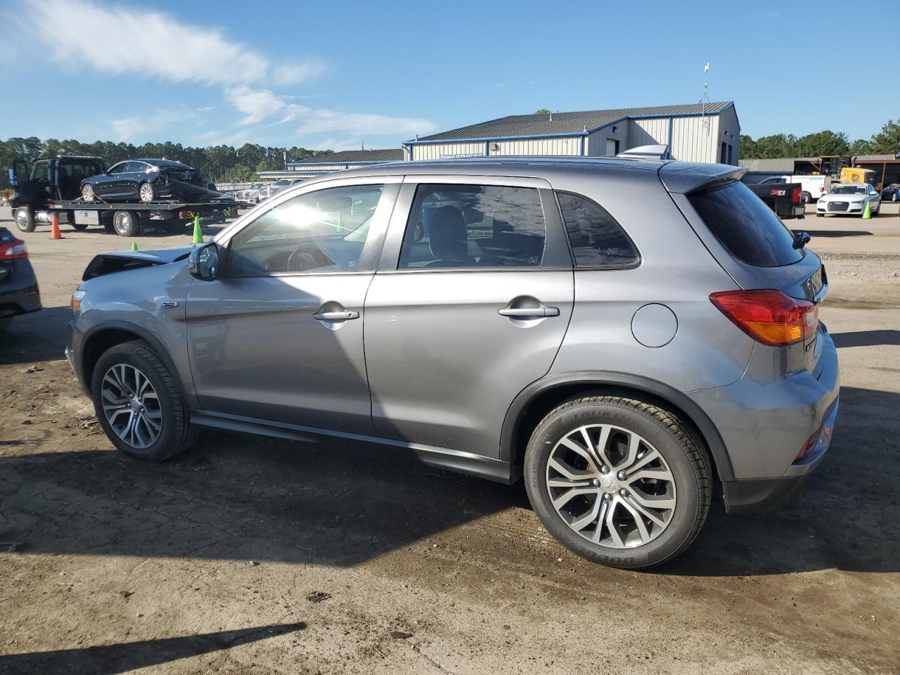 JA4AP3AU5JU017447 2018 MITSUBISHI OUTLANDER - Image 2