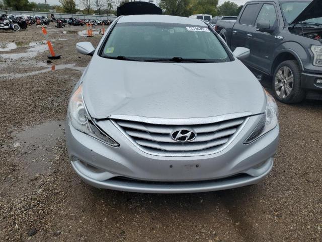  HYUNDAI SONATA 2013 Серебристый