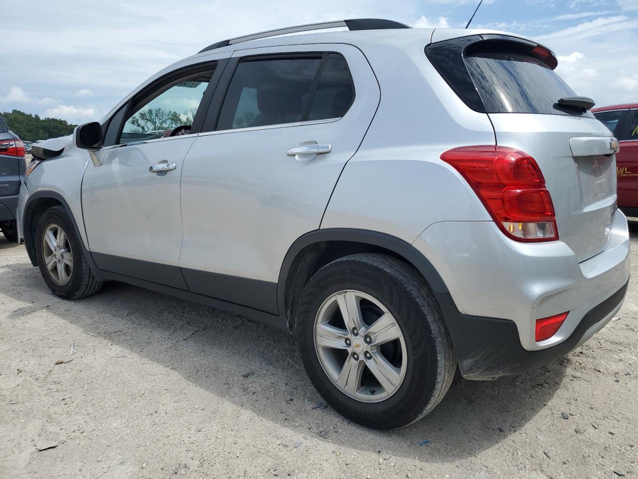 KL7CJLSB0KB886559 2019 CHEVROLET TRAX - Image 2