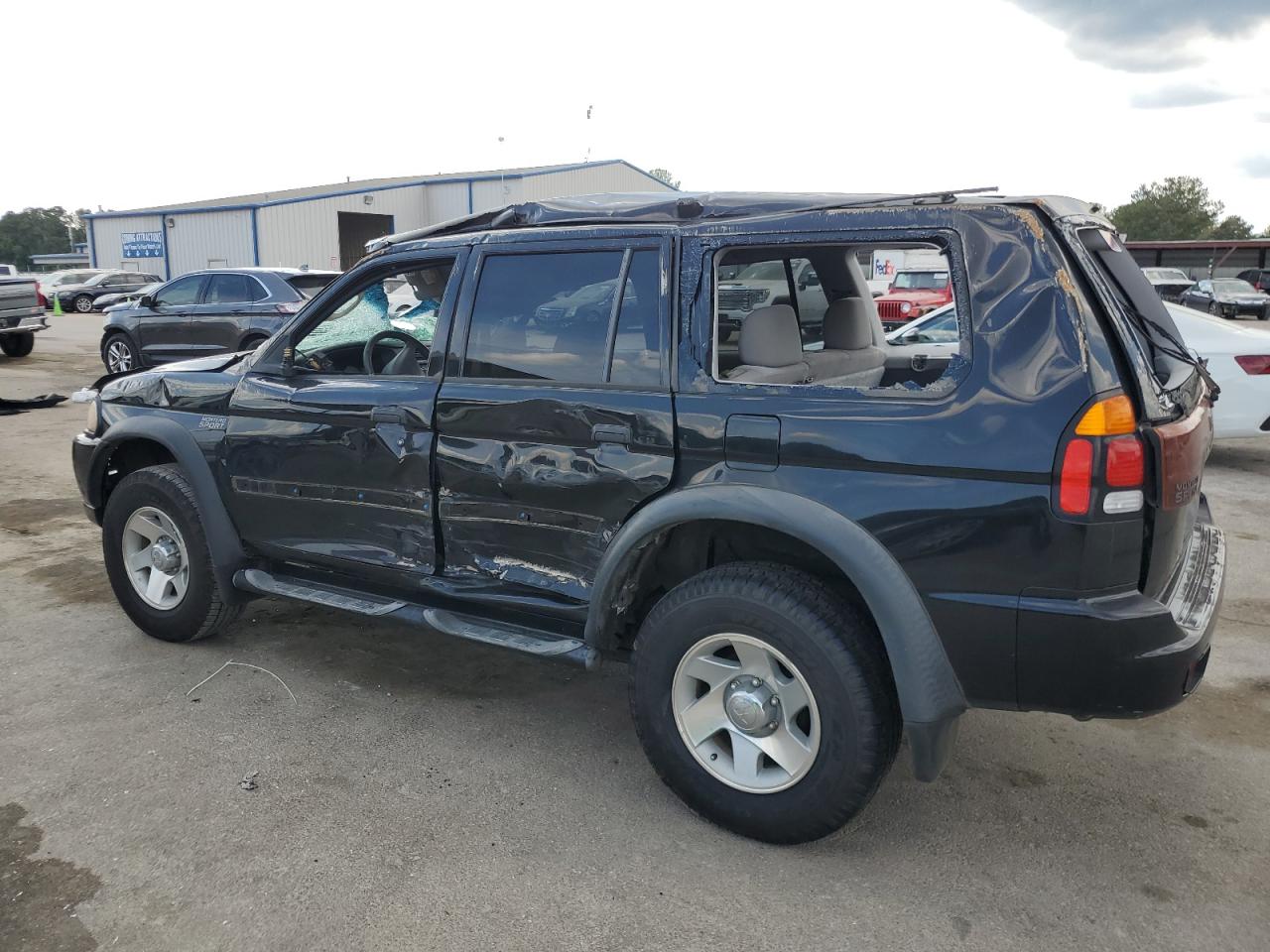 2002 Mitsubishi Montero - Image 2