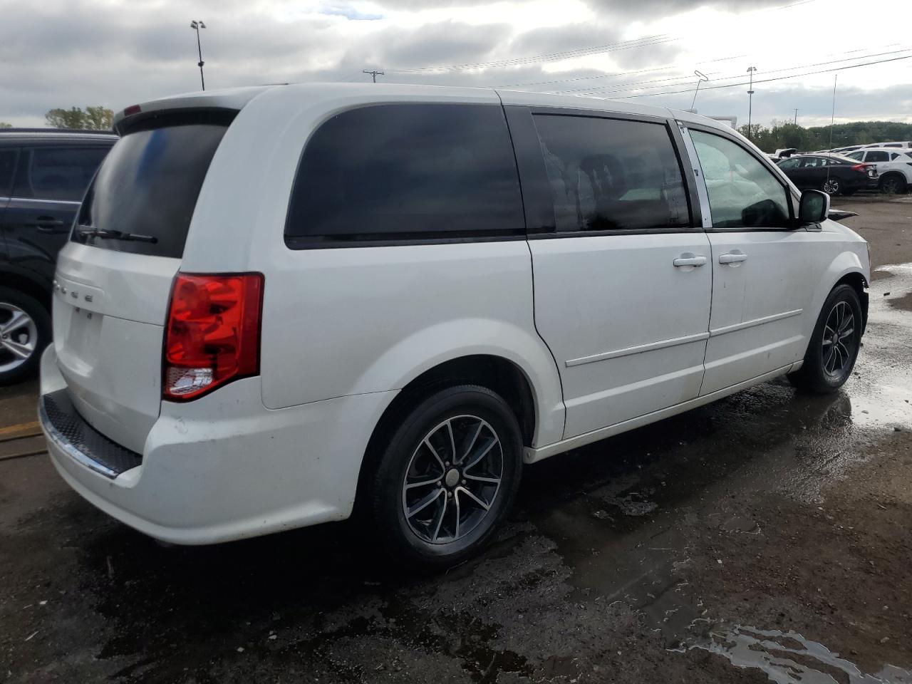 2020 Dodge Caravan - Image 3