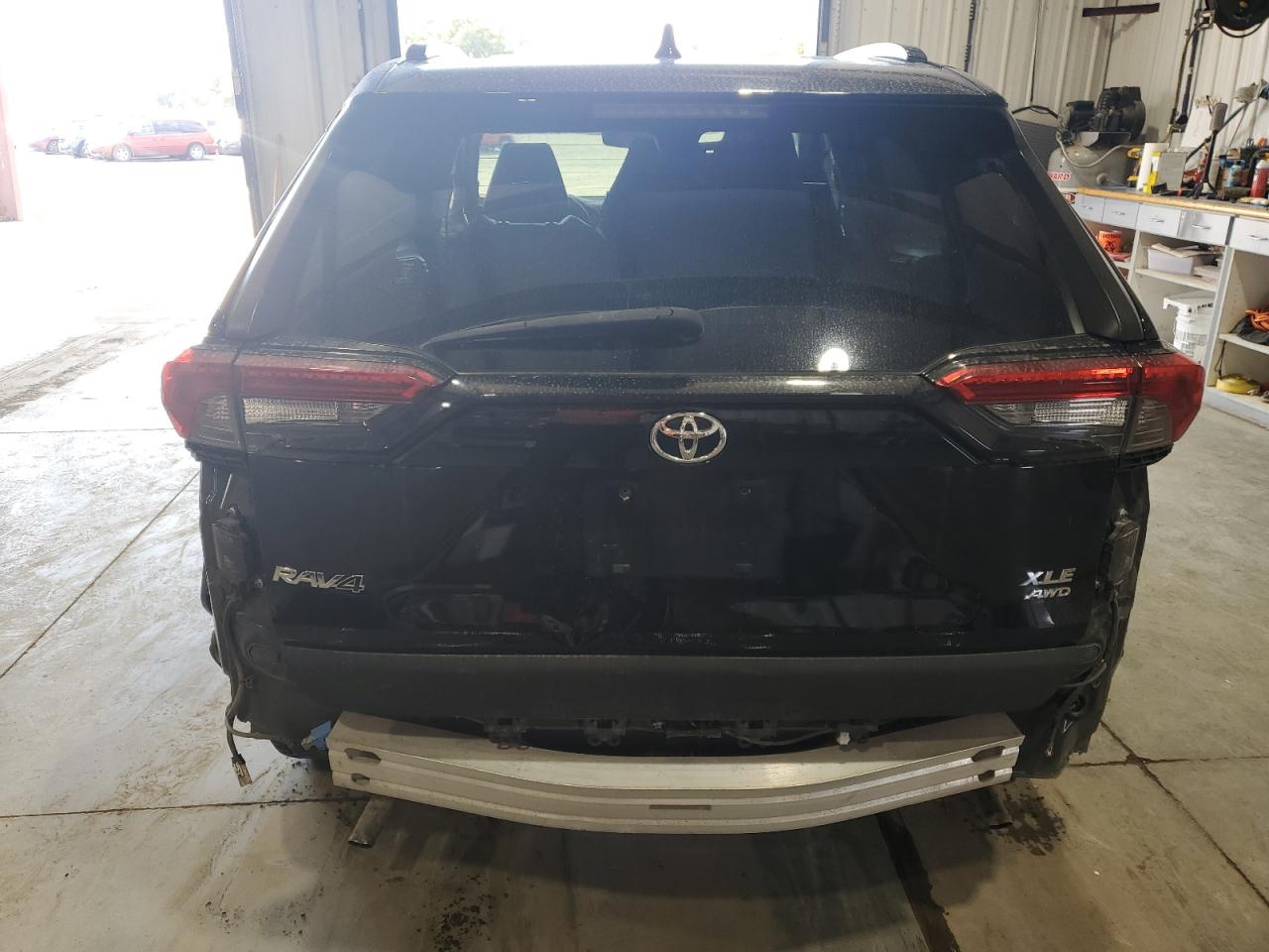 2020 Toyota Rav4 Xle Premium VIN: JTMA1RFV3LJ035526 Lot: 70870004