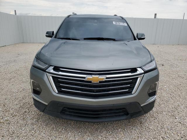  CHEVROLET TRAVERSE 2022 Серый